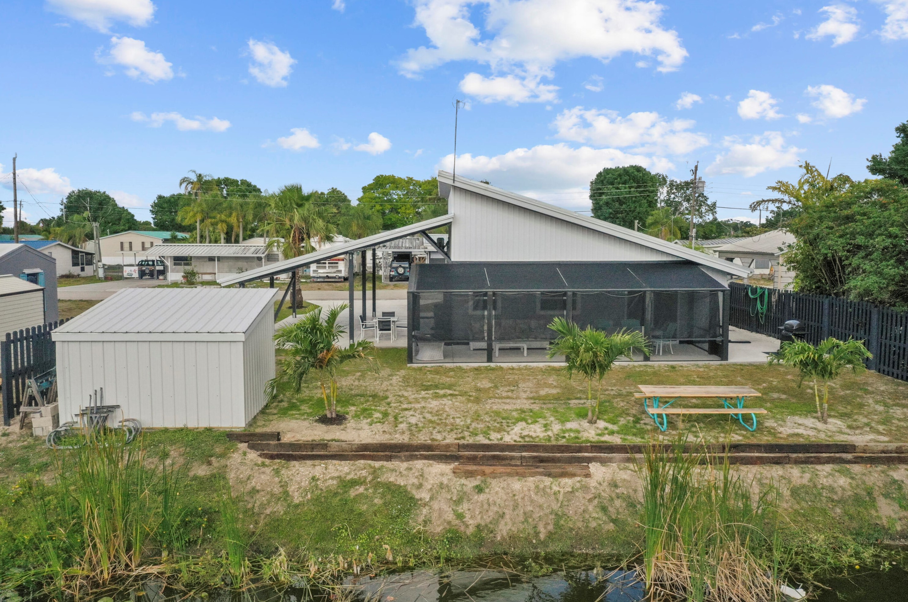 1052 10th St, Okeechobee FL  34974-5370 exterior