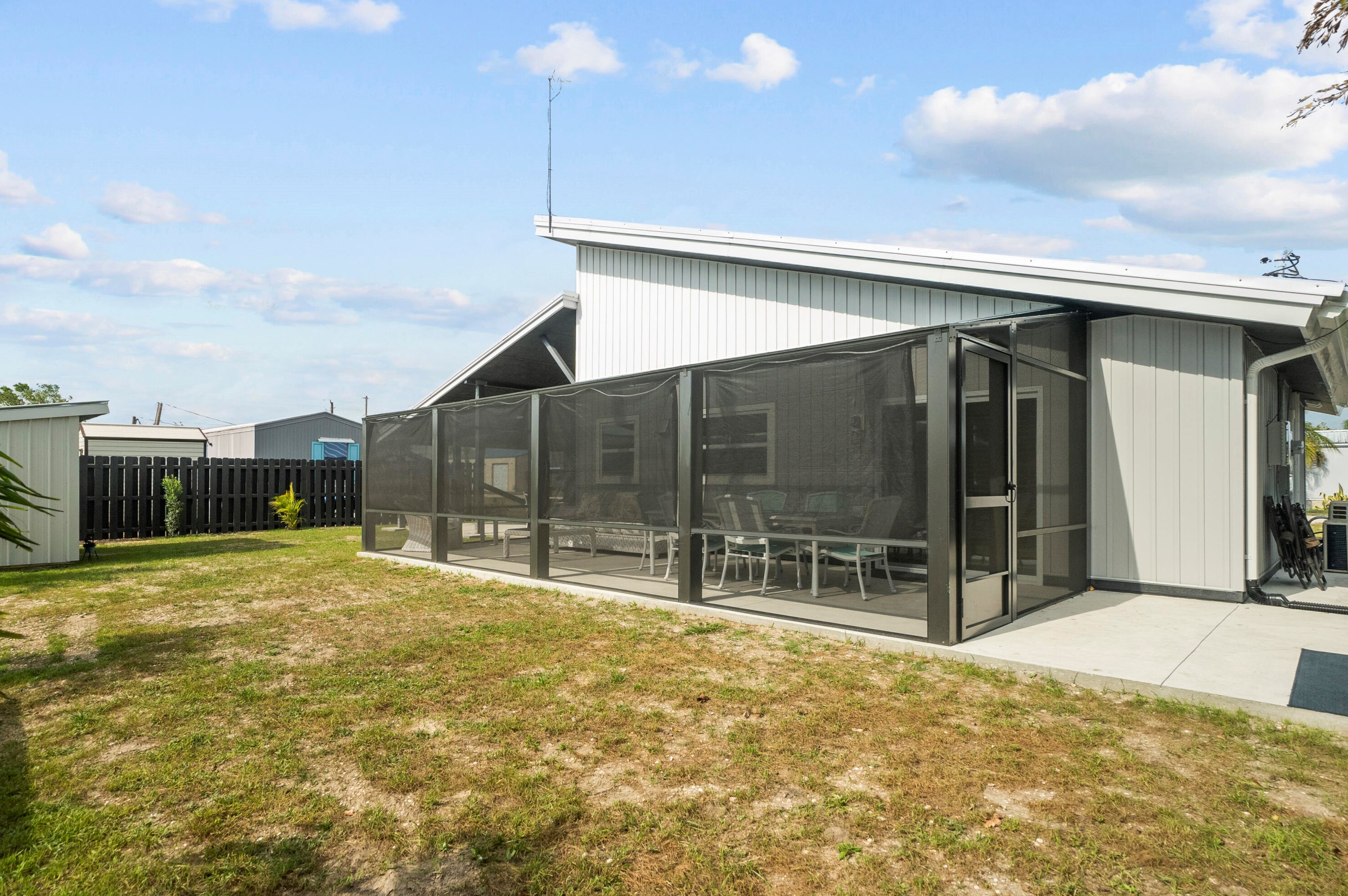 1052 10th St, Okeechobee FL  34974-5370 exterior