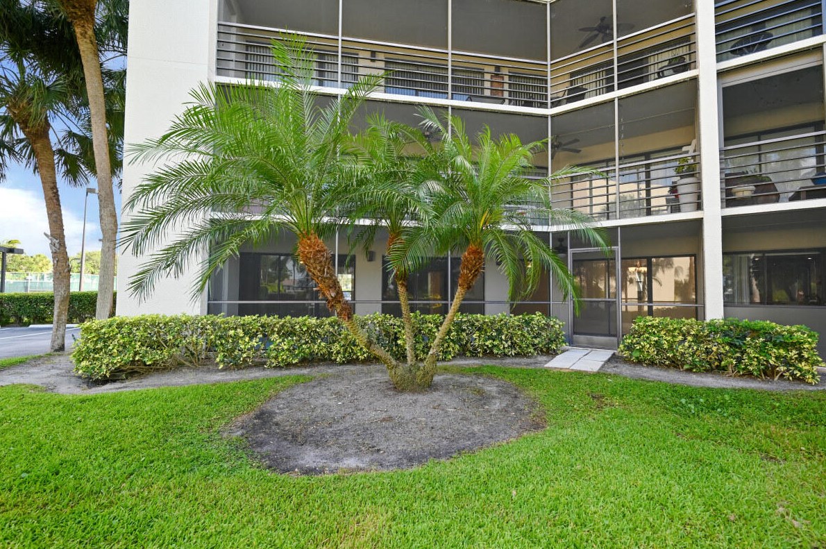 5850 Camino Del Sol, Boca Raton FL 33433-5812 exterior