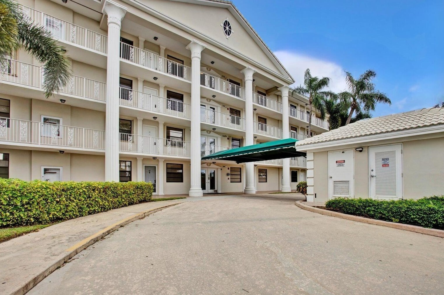 6073 Balboa Cir, Boca Raton FL  33433-8179 exterior