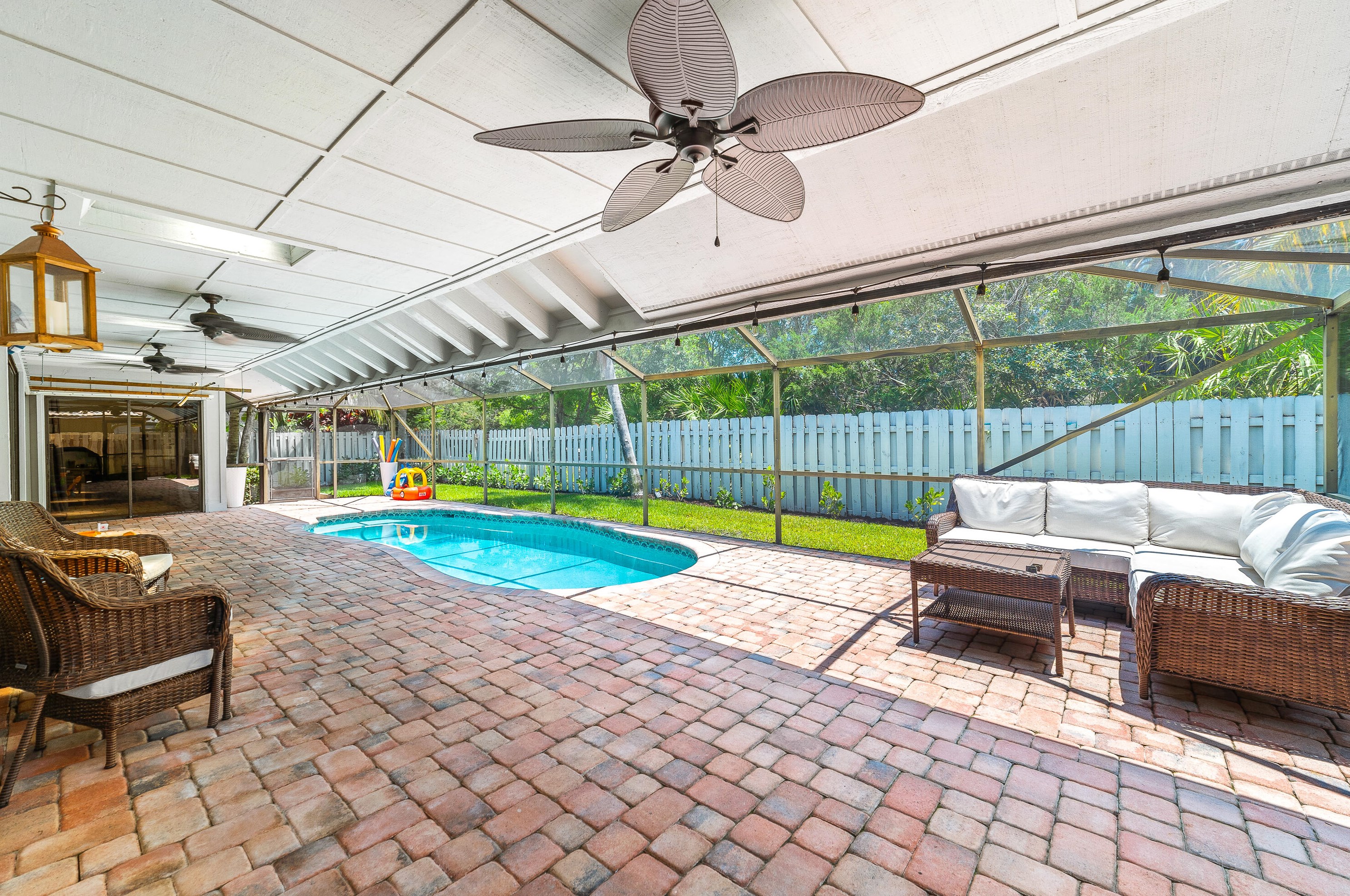 104 Timber Ln, Jupiter FL  33458-7707 exterior