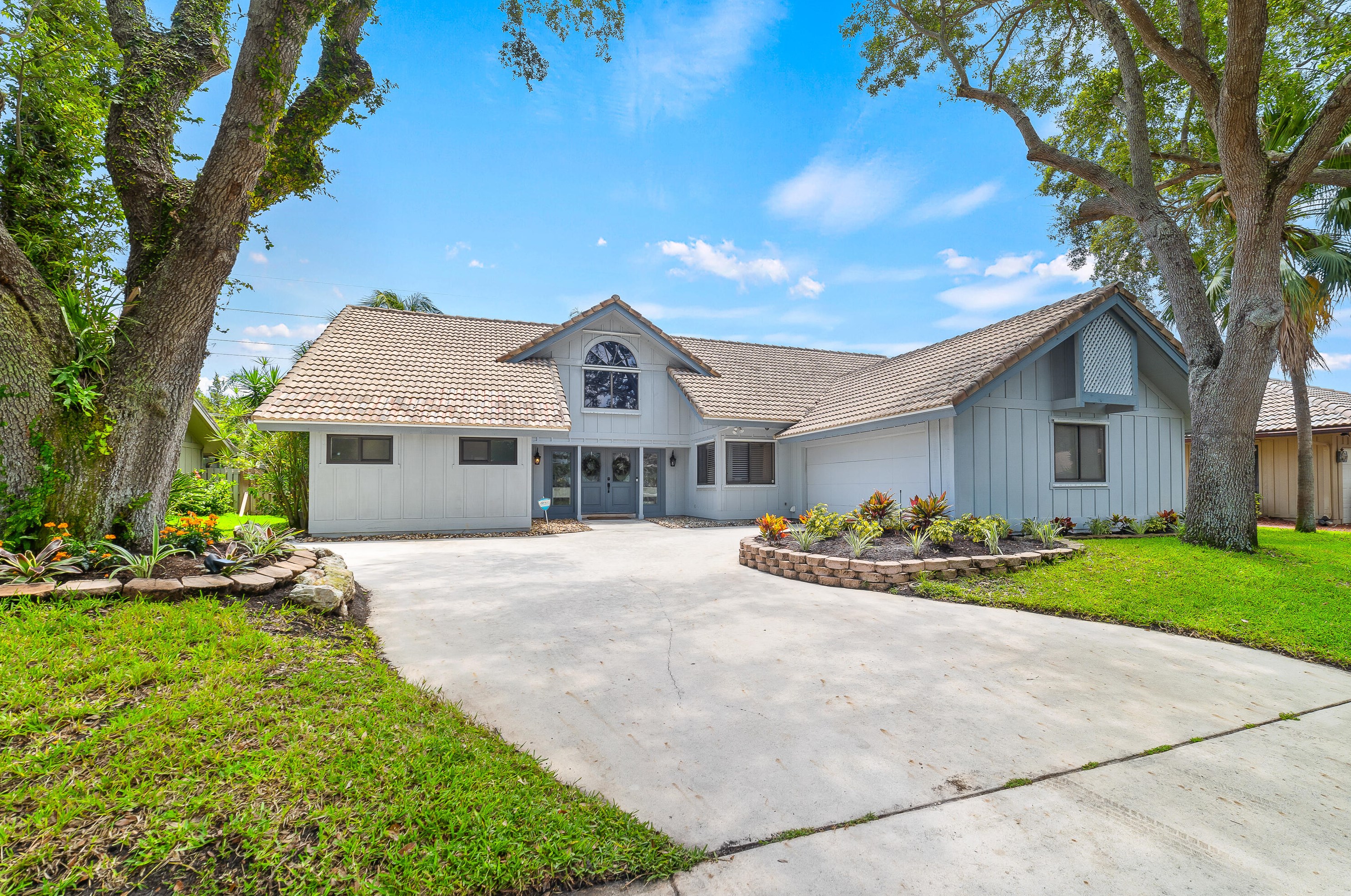104 Timber Ln, Jupiter FL  33458-7707 exterior