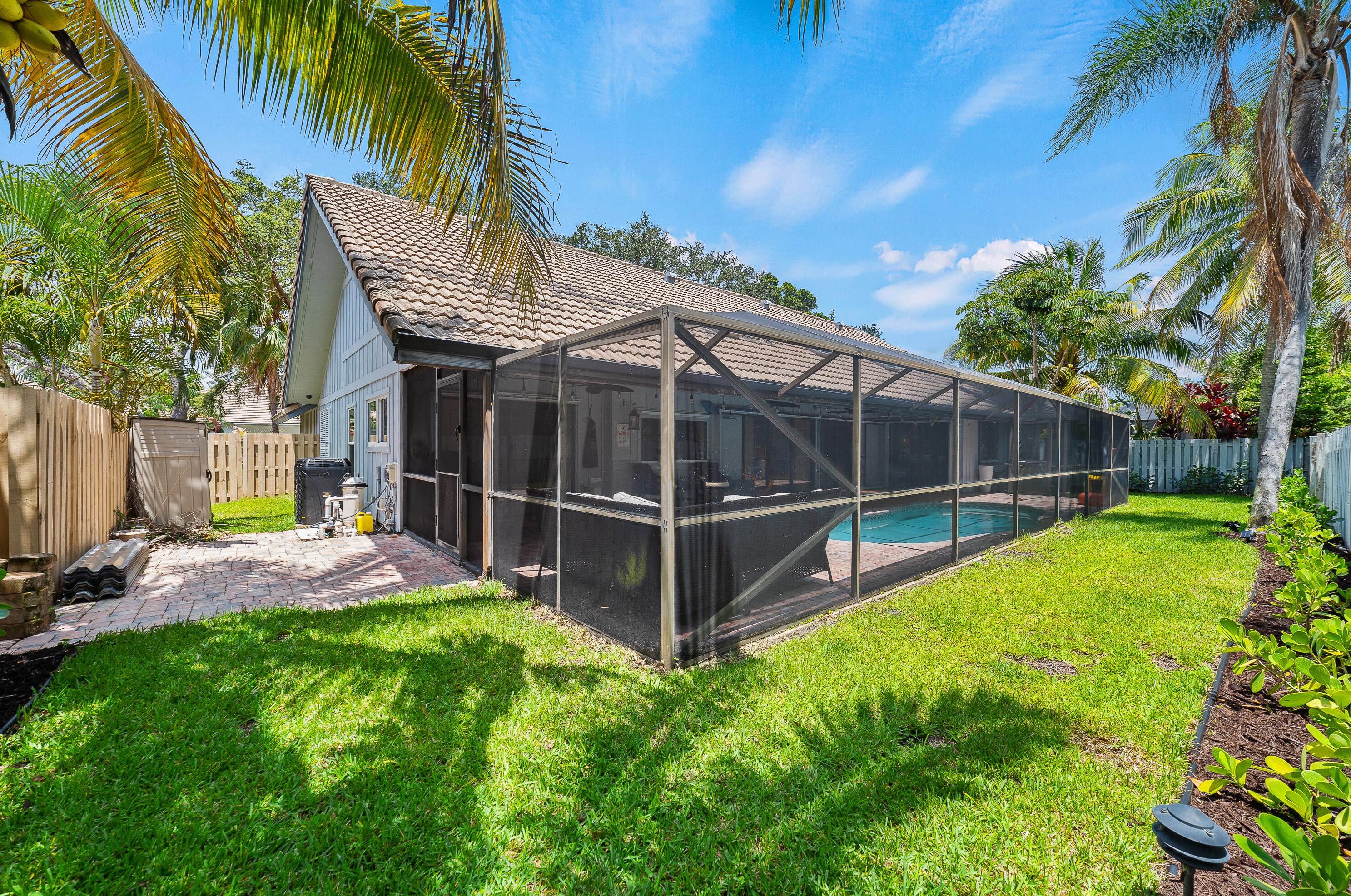 104 Timber Ln, Jupiter FL  33458-7707 exterior