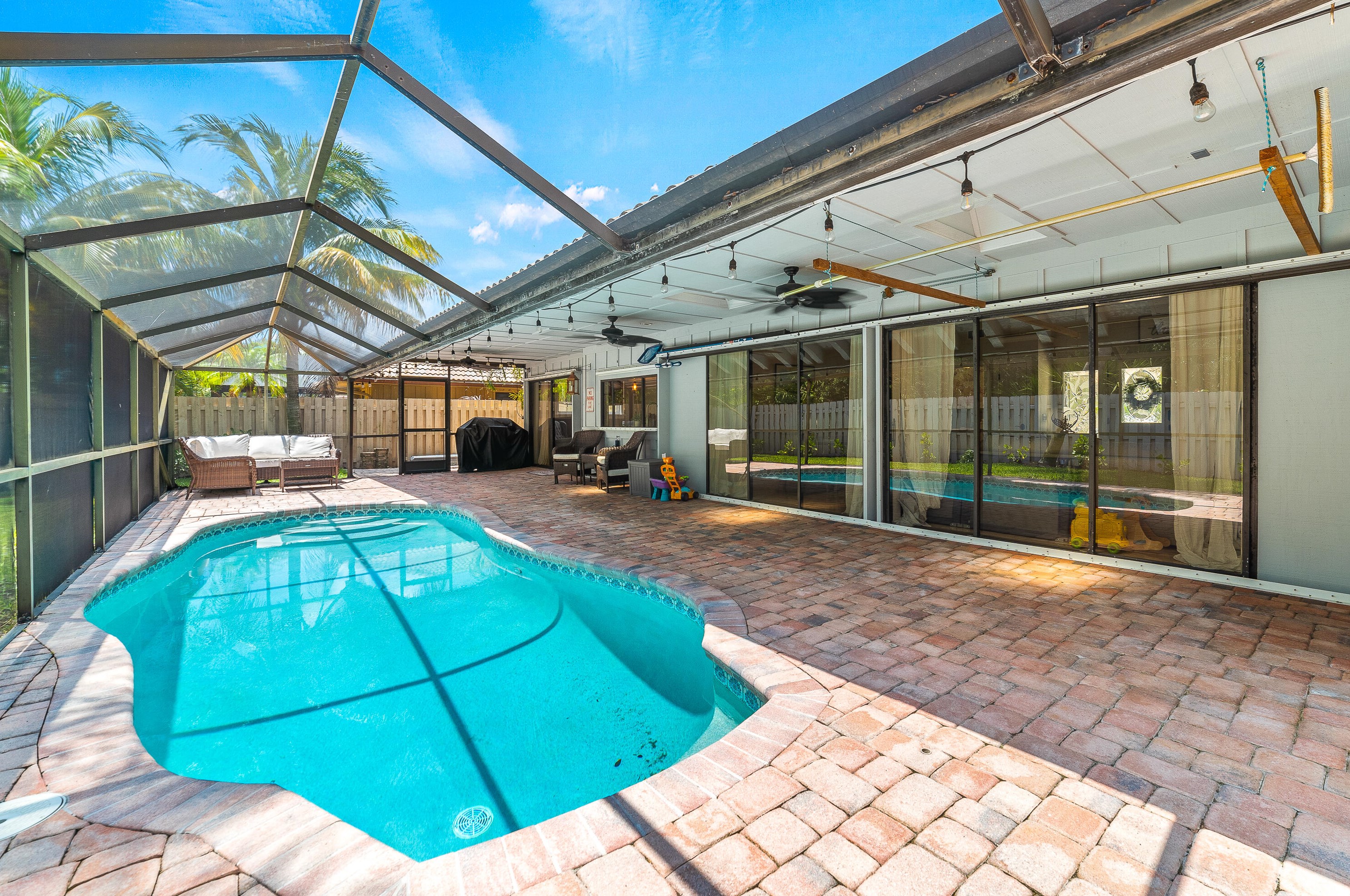 104 Timber Ln, Jupiter FL  33458-7707 exterior