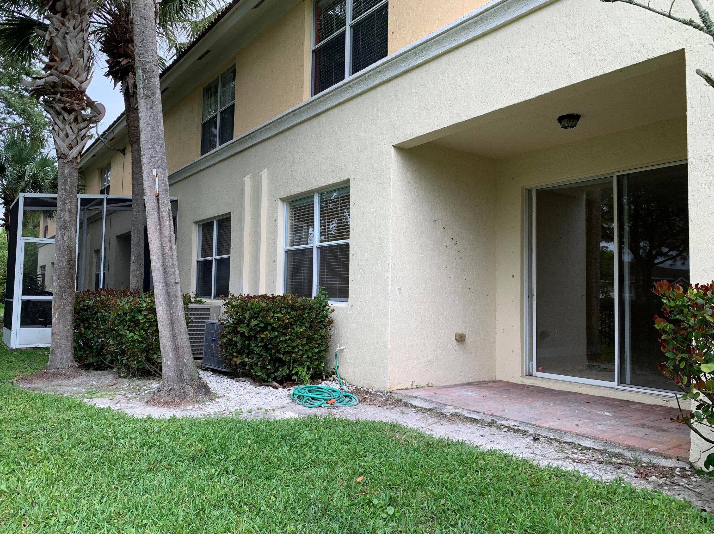 1404 Seminole Palms Dr, Lake Worth FL 33463-4228 exterior