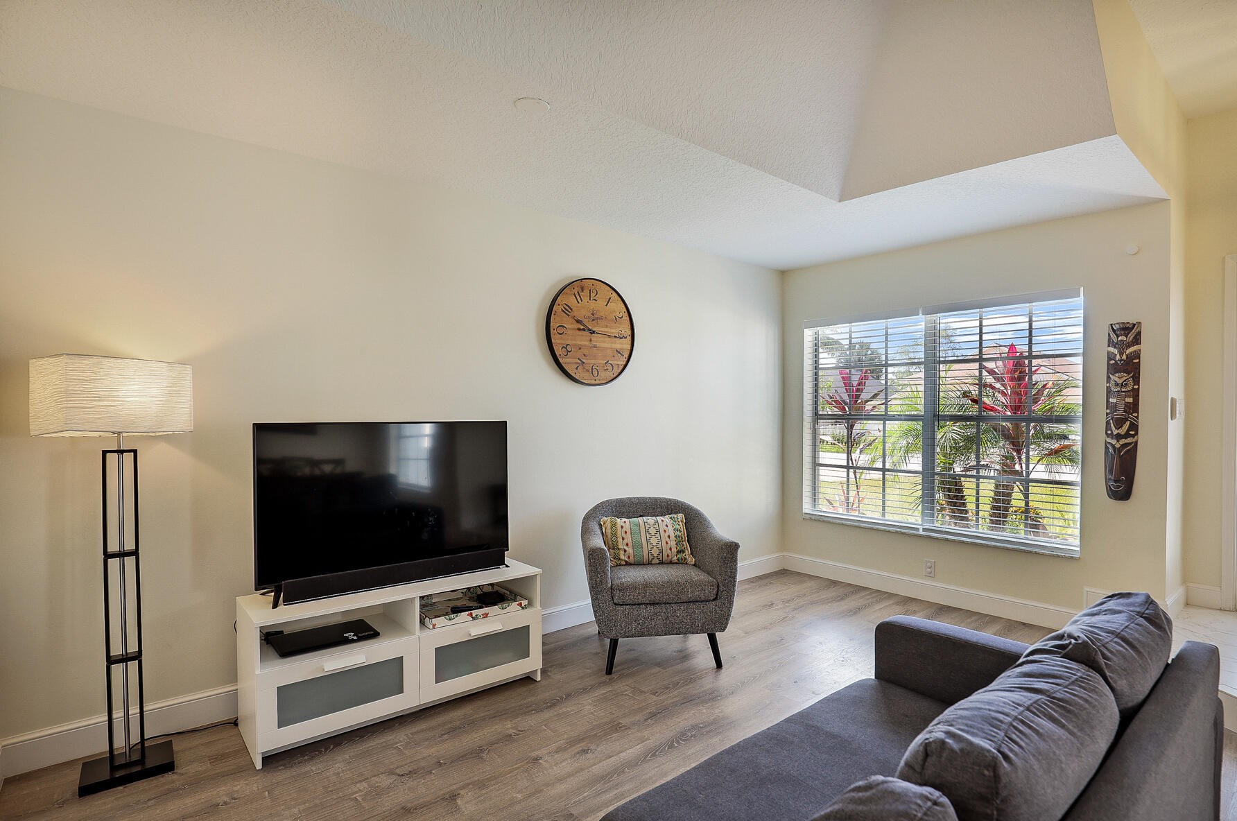 6221 Lucerne St, Jupiter FL  33458-6613 exterior