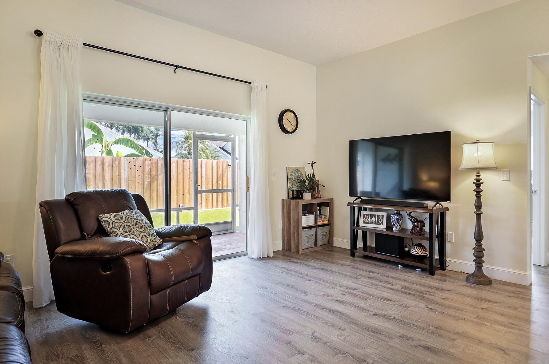 6221 Lucerne St, Jupiter FL  33458-6613 exterior