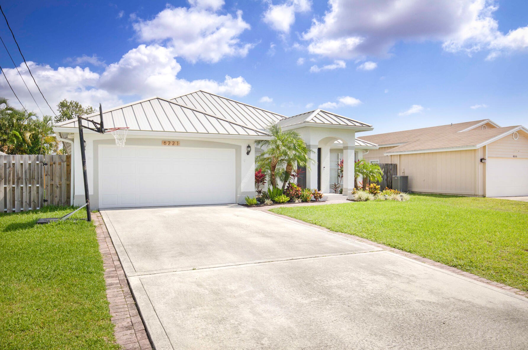 6221 Lucerne St, Jupiter FL  33458-6613 exterior