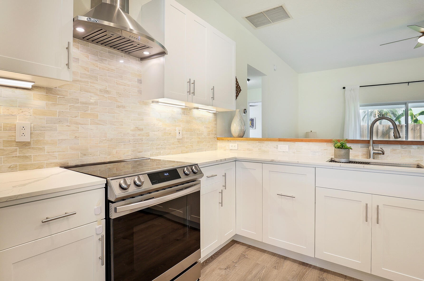 6221 Lucerne St, Jupiter FL  33458-6613 exterior