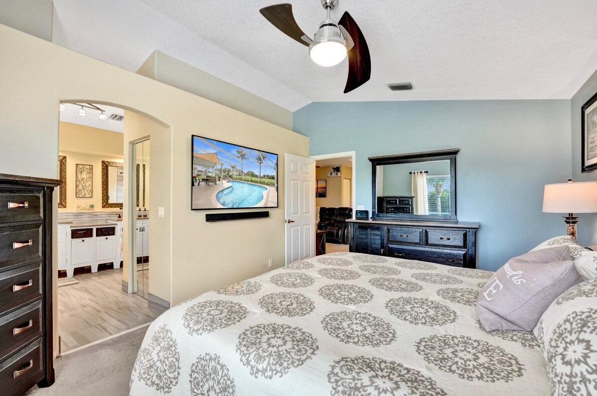 6074 Las Colinas Cir, Lake Worth FL 33463-6560 exterior