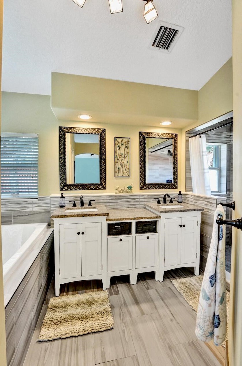 6074 Las Colinas Cir, Lake Worth FL 33463-6560 exterior