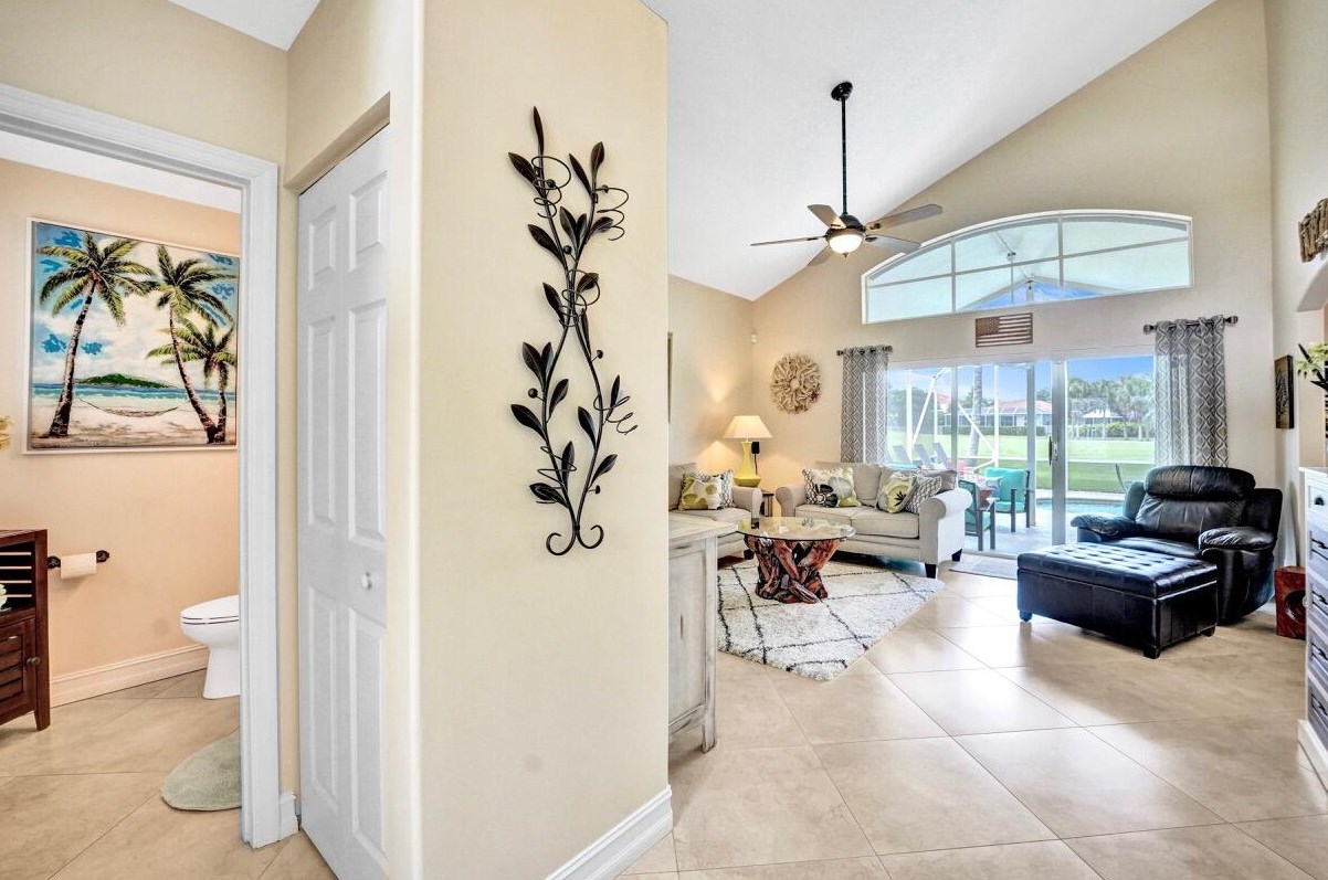 6074 Las Colinas Cir, Lake Worth FL 33463-6560 exterior