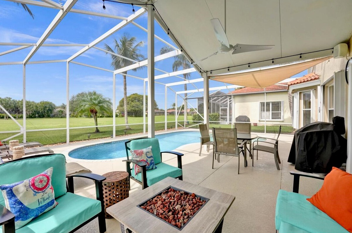 6074 Las Colinas Cir, Lake Worth FL 33463-6560 exterior