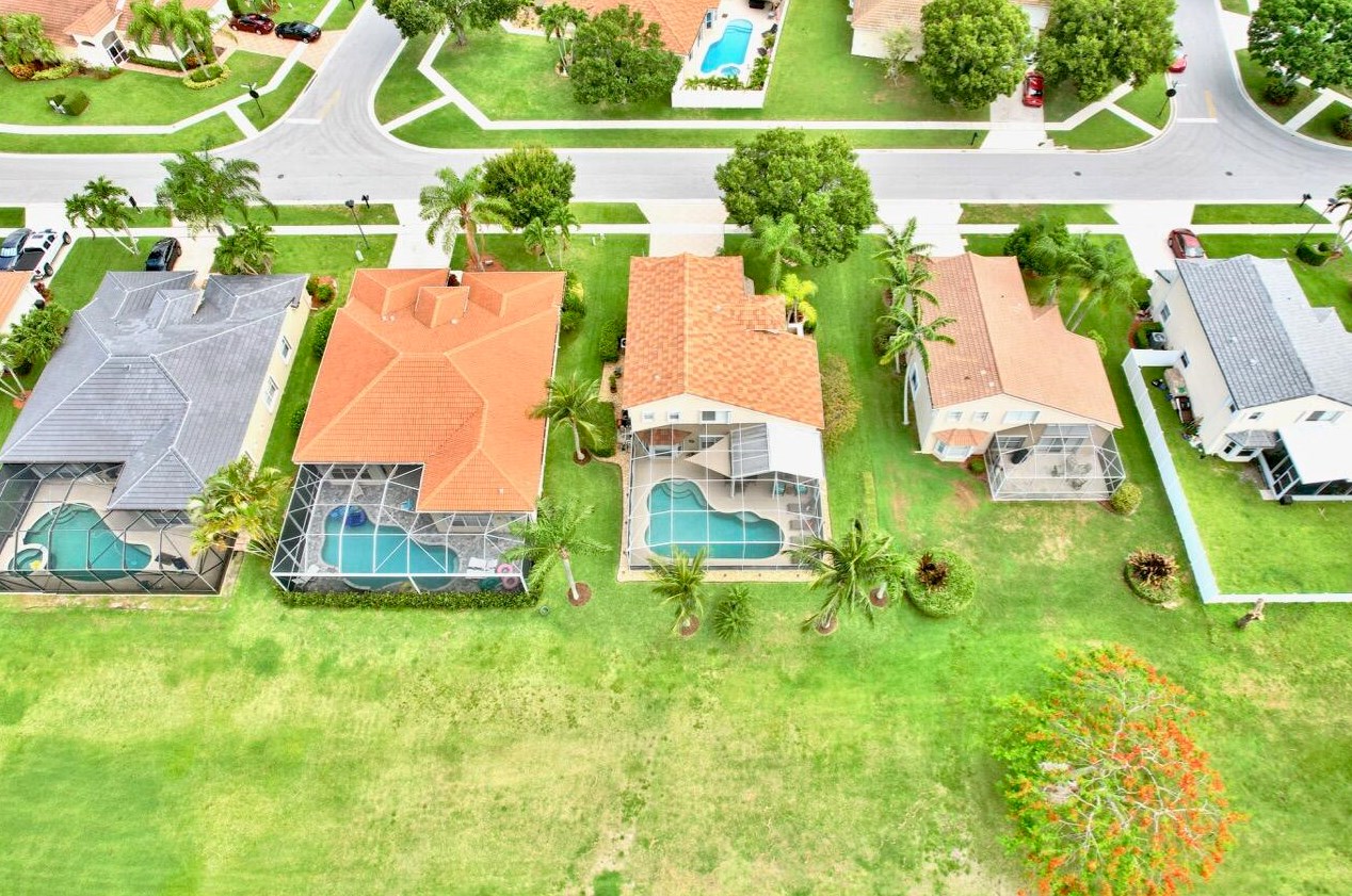 6074 Las Colinas Cir, Lake Worth FL 33463-6560 exterior