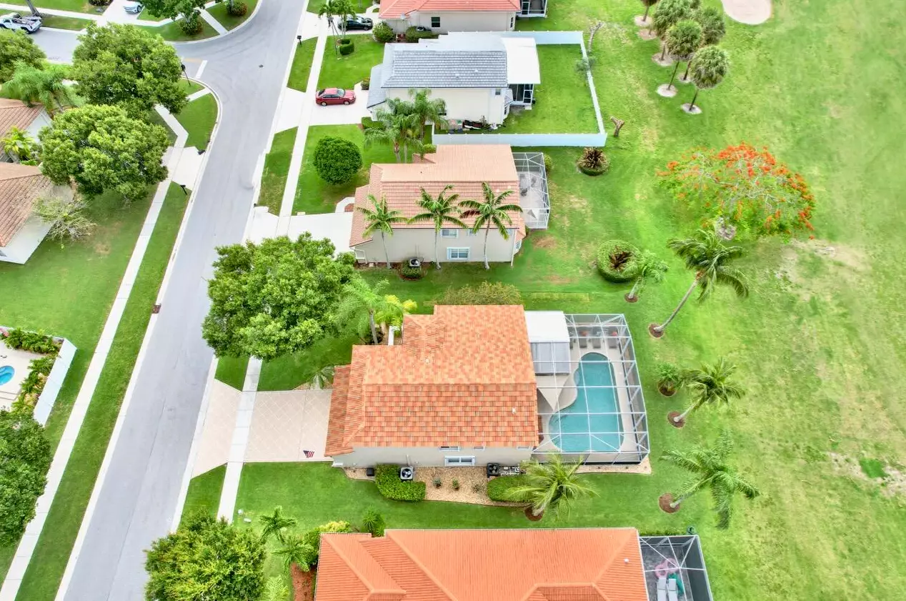 6074 Las Colinas Cir, Lake Worth FL 33463-6560 exterior