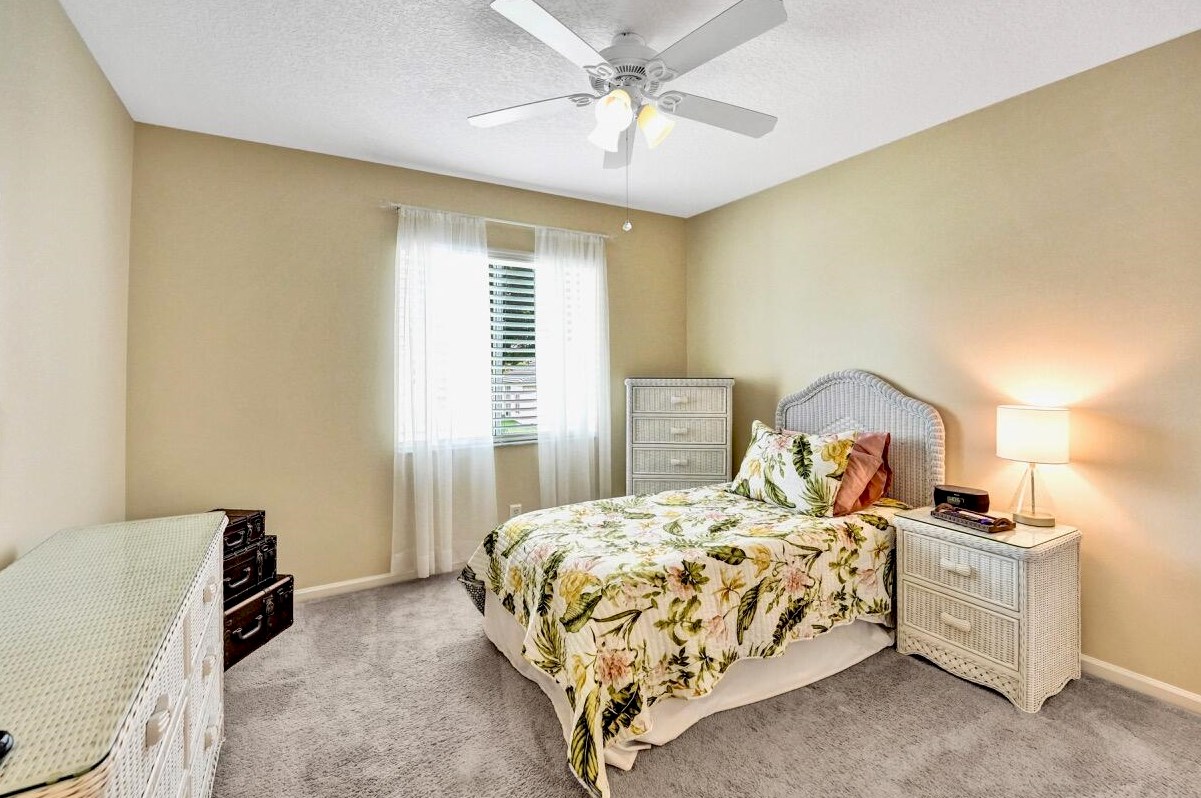 6074 Las Colinas Cir, Lake Worth FL 33463-6560 exterior