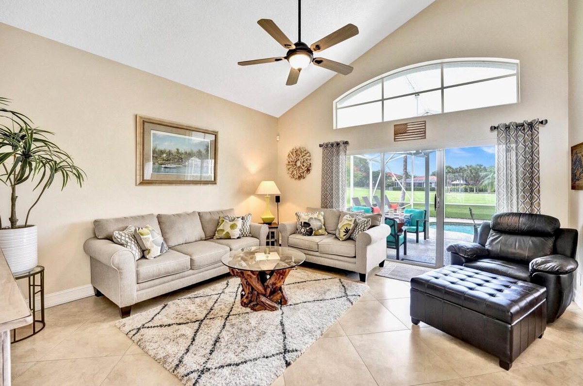 6074 Las Colinas Cir, Lake Worth FL 33463-6560 exterior