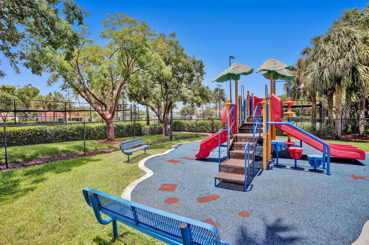 6074 Las Colinas Cir, Lake Worth FL 33463-6560 exterior