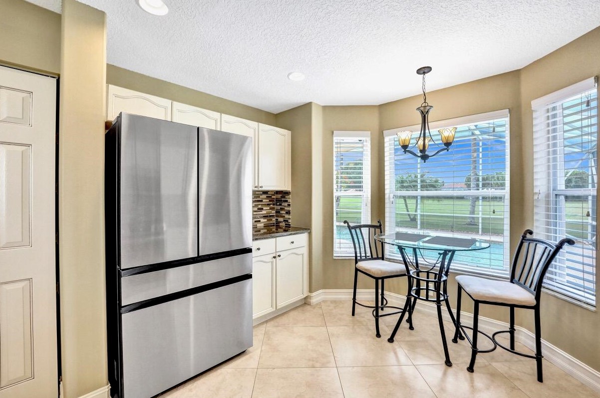 6074 Las Colinas Cir, Lake Worth FL 33463-6560 exterior