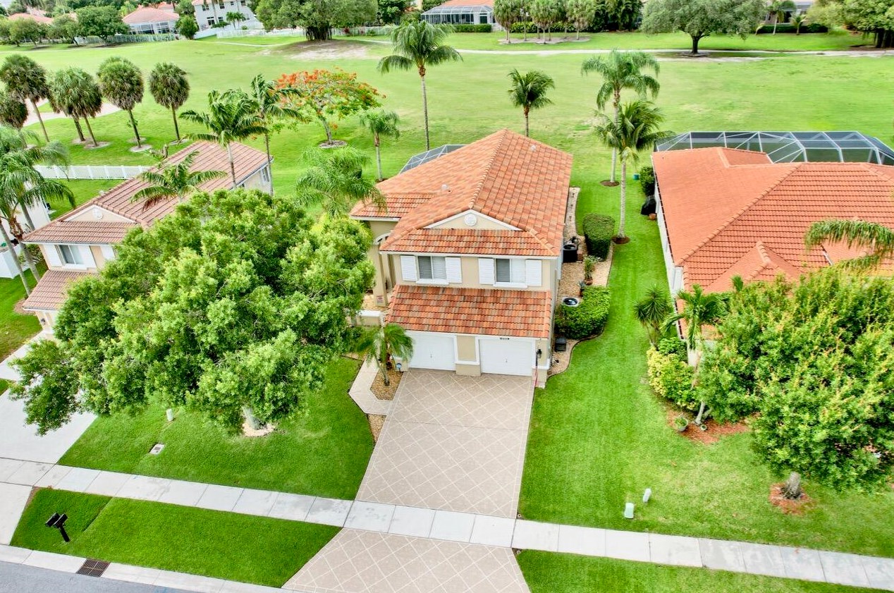 6074 Las Colinas Cir, Lake Worth FL 33463-6560 exterior