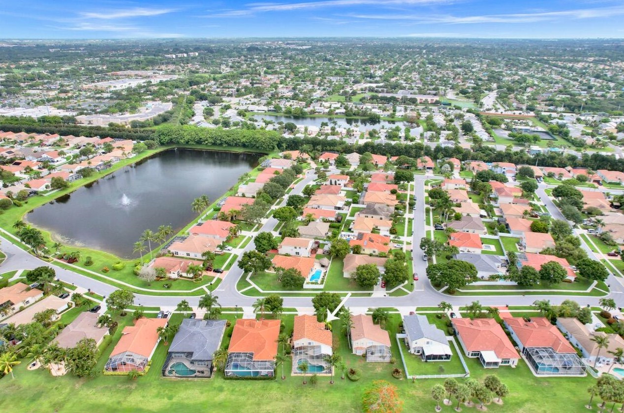 6074 Las Colinas Cir, Lake Worth FL 33463-6560 exterior