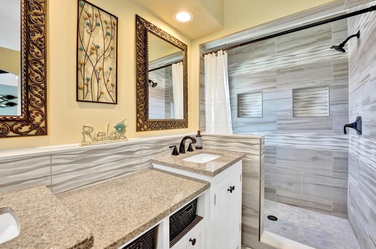 6074 Las Colinas Cir, Lake Worth FL 33463-6560 exterior