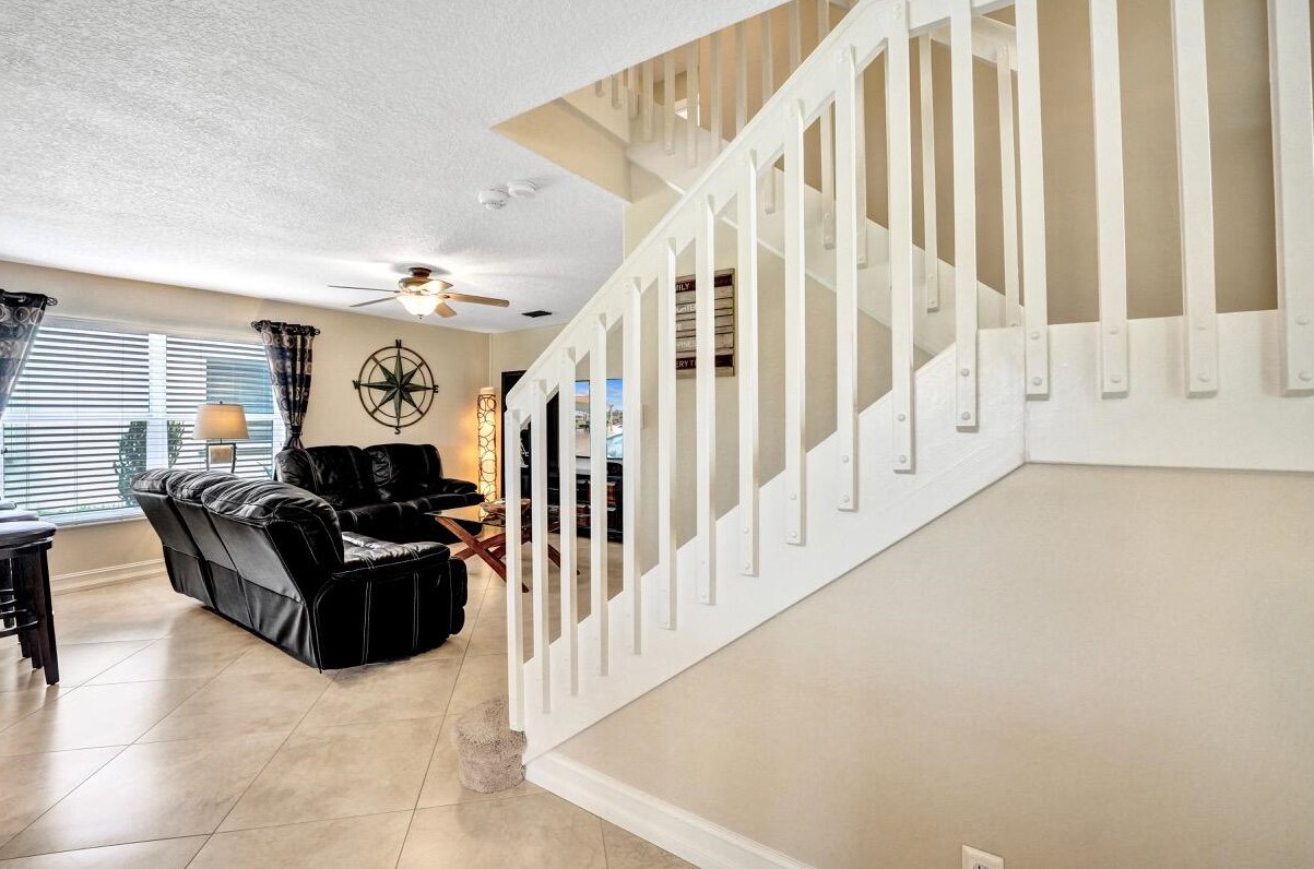 6074 Las Colinas Cir, Lake Worth FL 33463-6560 exterior