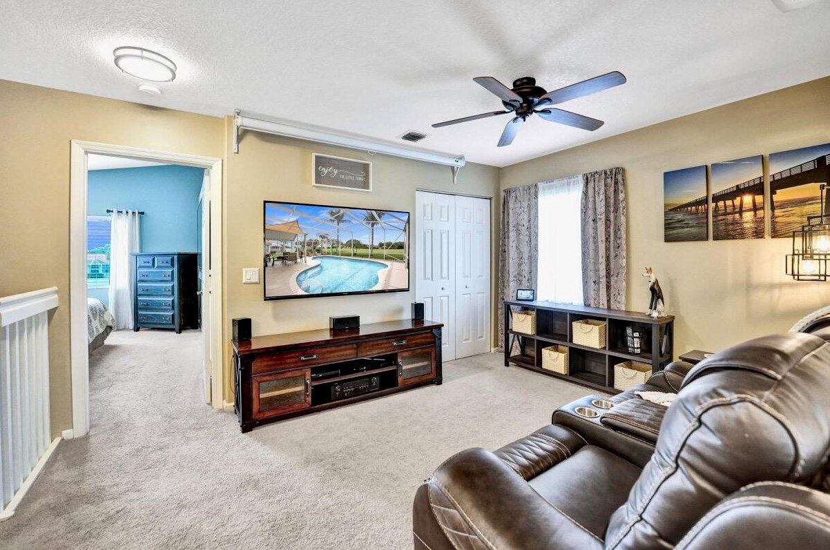 6074 Las Colinas Cir, Lake Worth FL 33463-6560 exterior