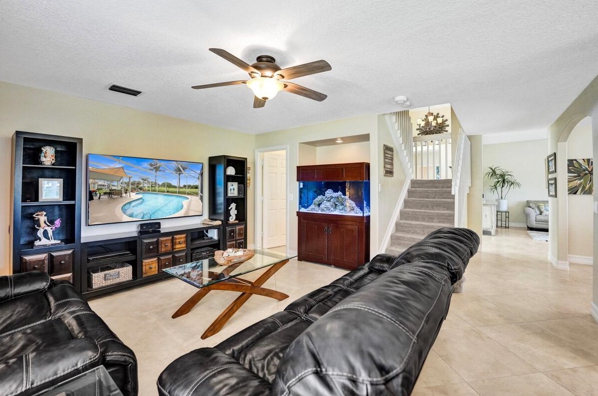 6074 Las Colinas Cir, Lake Worth FL 33463-6560 exterior