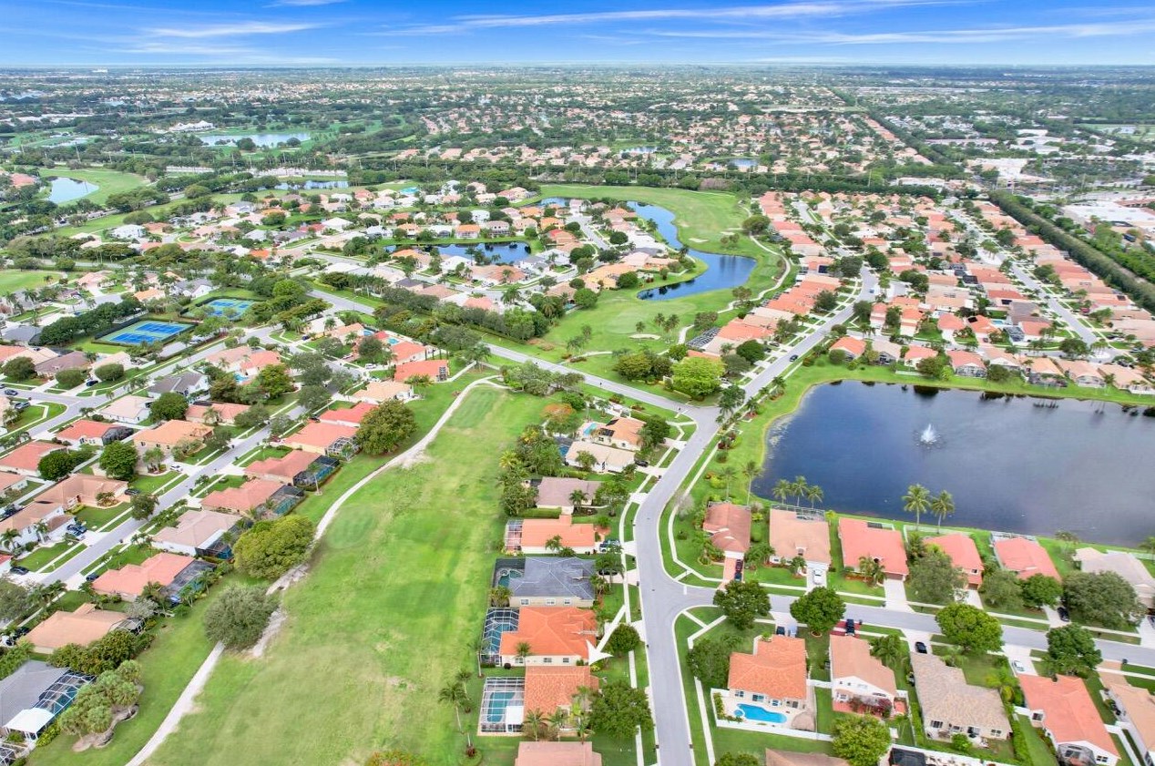 6074 Las Colinas Cir, Lake Worth FL 33463-6560 exterior