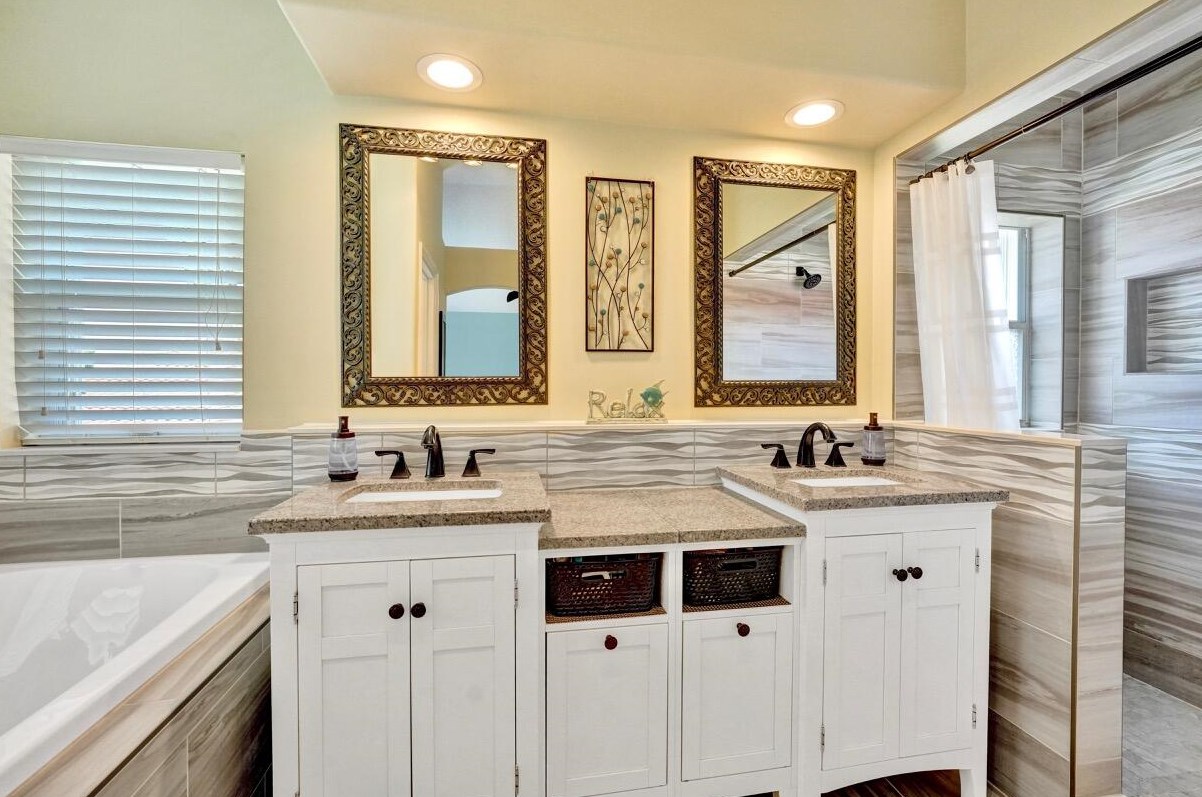 6074 Las Colinas Cir, Lake Worth FL 33463-6560 exterior