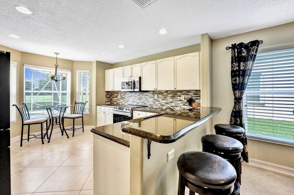 6074 Las Colinas Cir, Lake Worth FL 33463-6560 exterior