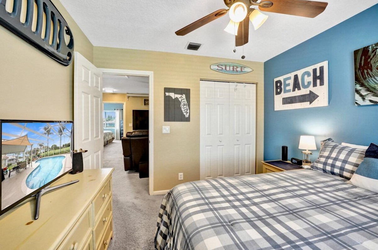 6074 Las Colinas Cir, Lake Worth FL 33463-6560 exterior