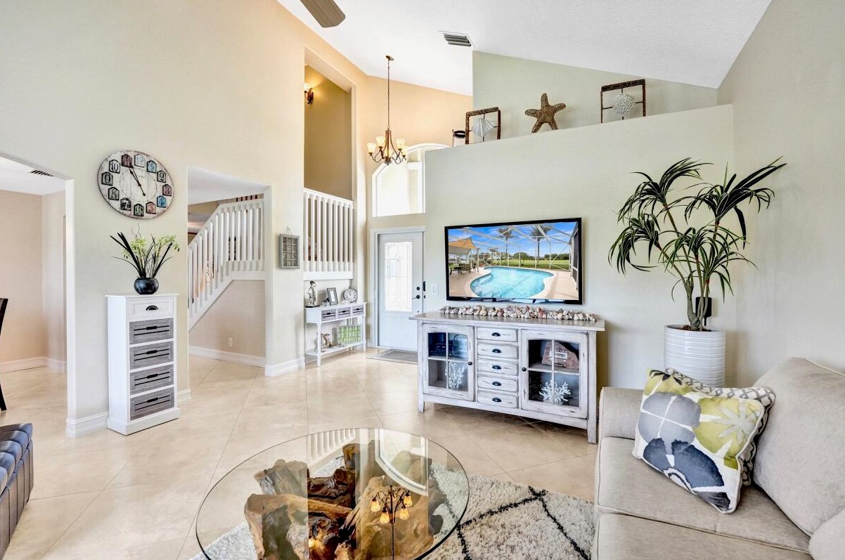 6074 Las Colinas Cir, Lake Worth FL 33463-6560 exterior