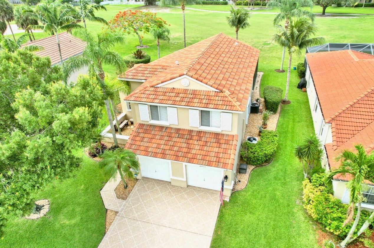 6074 Las Colinas Cir, Lake Worth FL 33463-6560 exterior