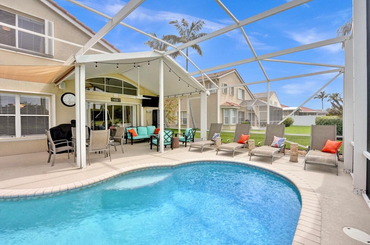 6074 Las Colinas Cir, Lake Worth FL 33463-6560 exterior