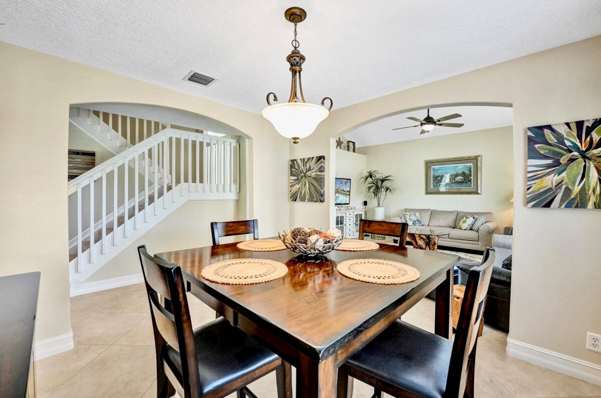 6074 Las Colinas Cir, Lake Worth FL 33463-6560 exterior