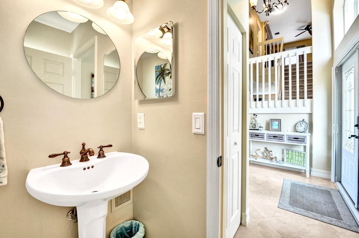 6074 Las Colinas Cir, Lake Worth FL 33463-6560 exterior