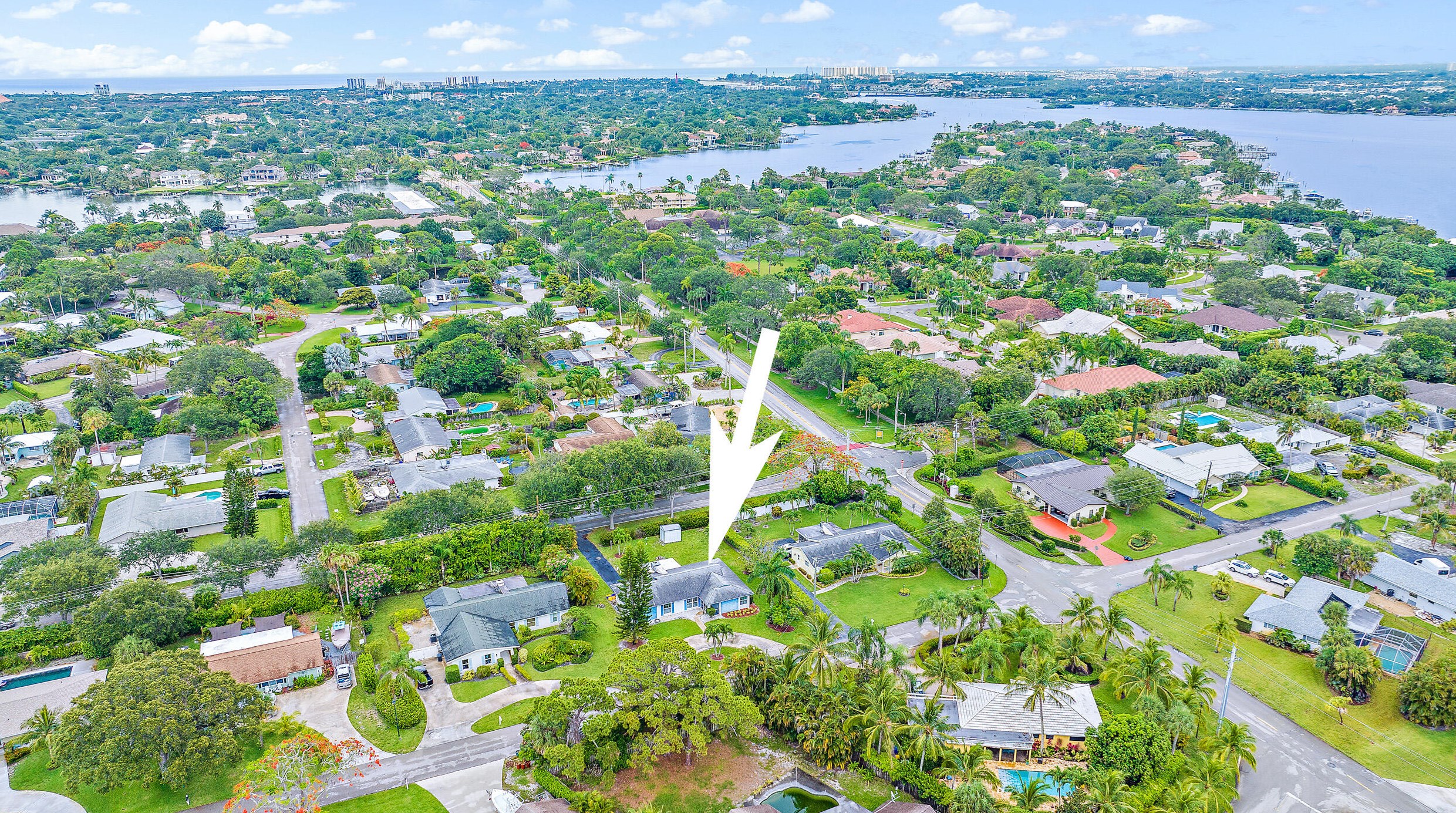 72 Yacht Club Pl, Jupiter FL  33469-1948 exterior