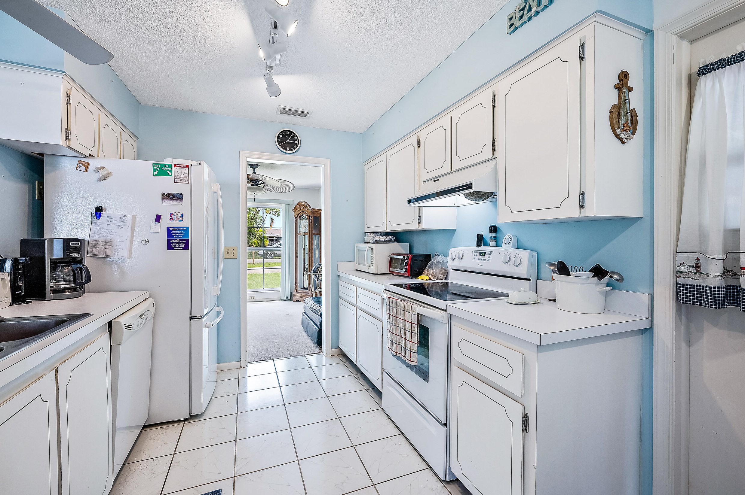 72 Yacht Club Pl, Jupiter FL  33469-1948 exterior