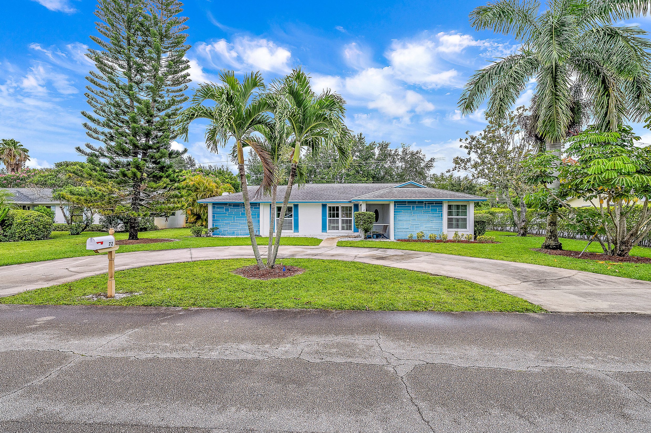 72 Yacht Club Pl, Jupiter FL  33469-1948 exterior