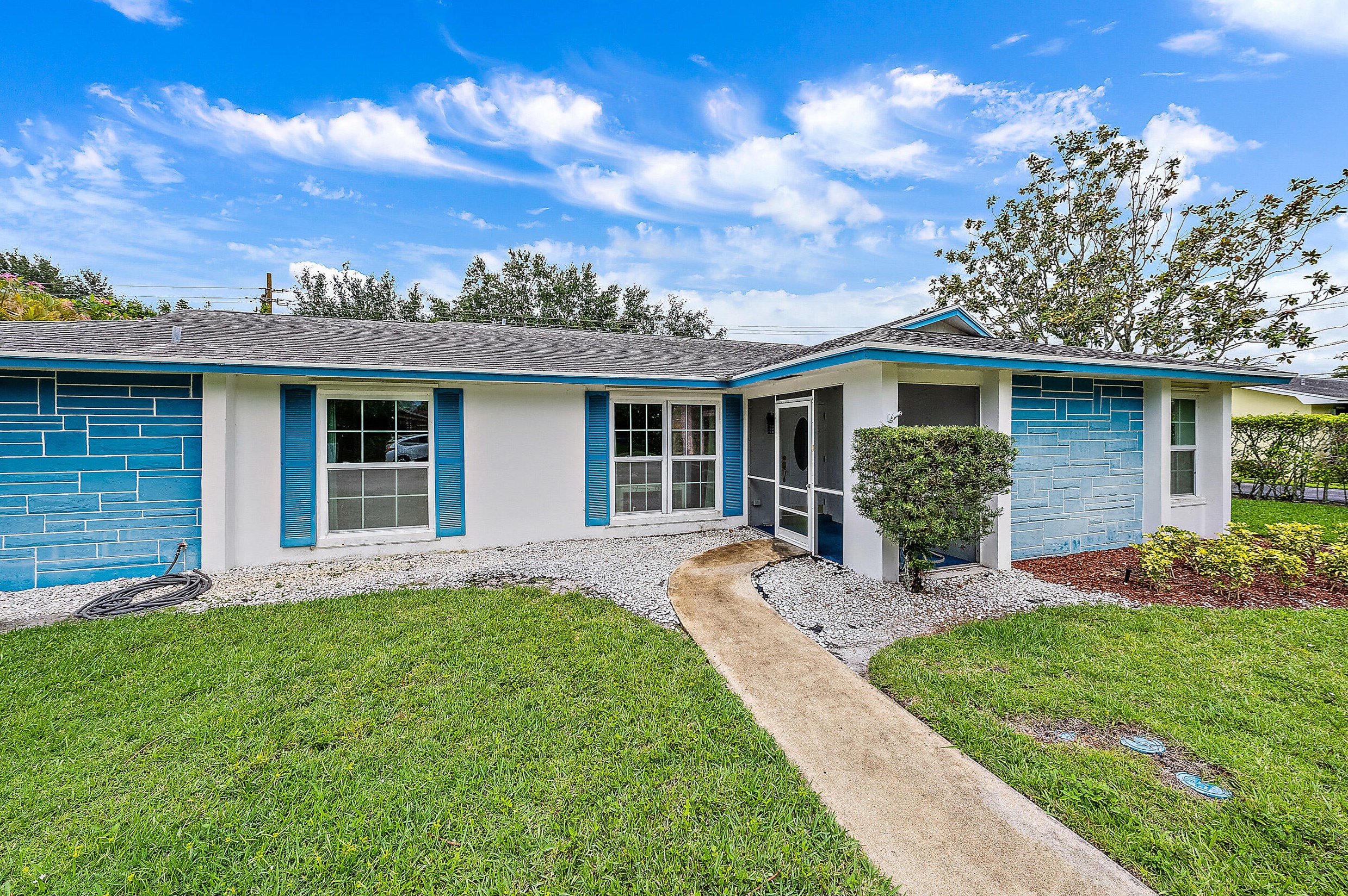 72 Yacht Club Pl, Jupiter FL  33469-1948 exterior