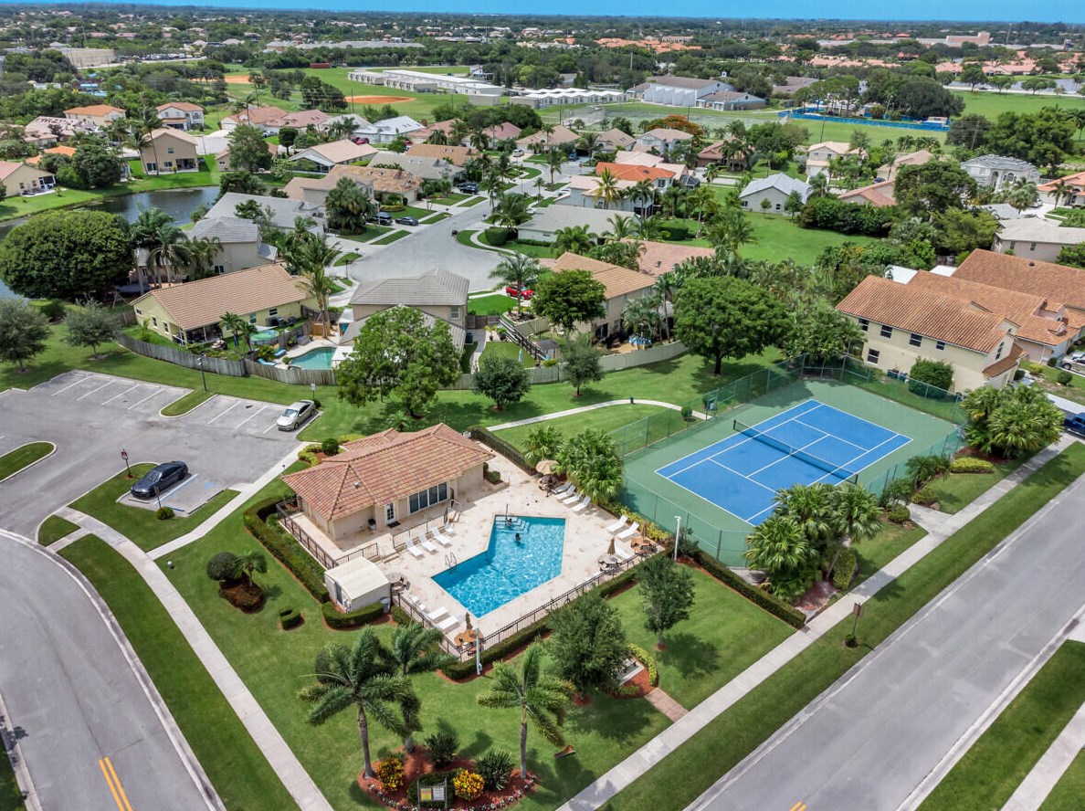 8632 Windy Cir, Boynton Beach FL  33472-5125 exterior