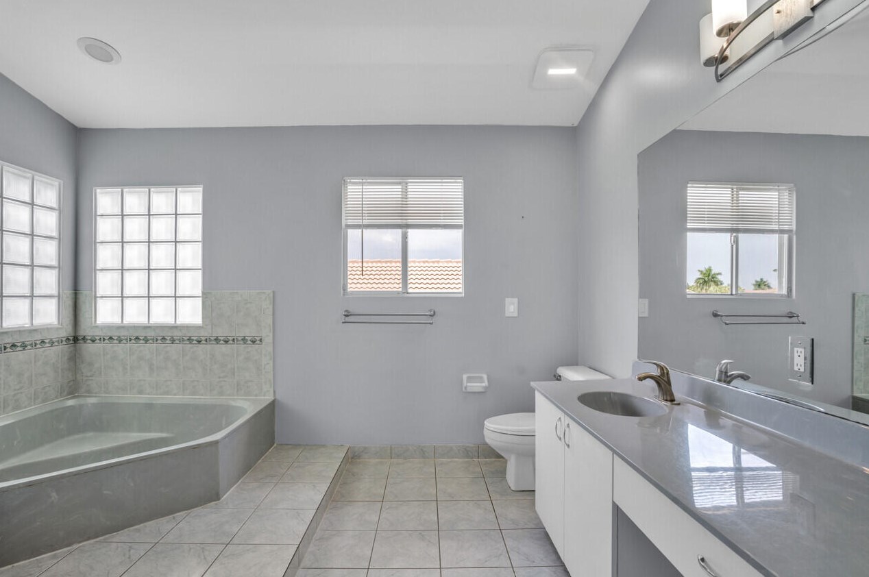 8632 Windy Cir, Boynton Beach FL  33472-5125 exterior