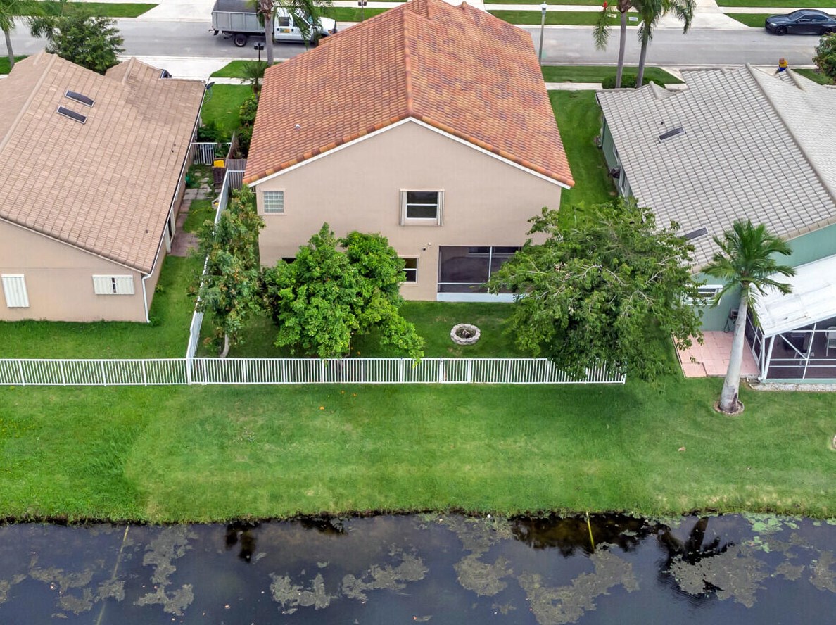 8632 Windy Cir, Boynton Beach FL  33472-5125 exterior