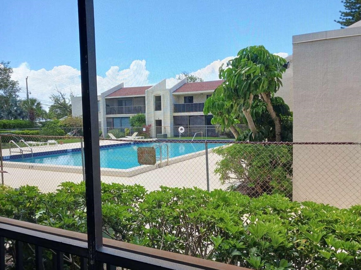 150 Pineview Rd, Jupiter FL  33469-3100 exterior