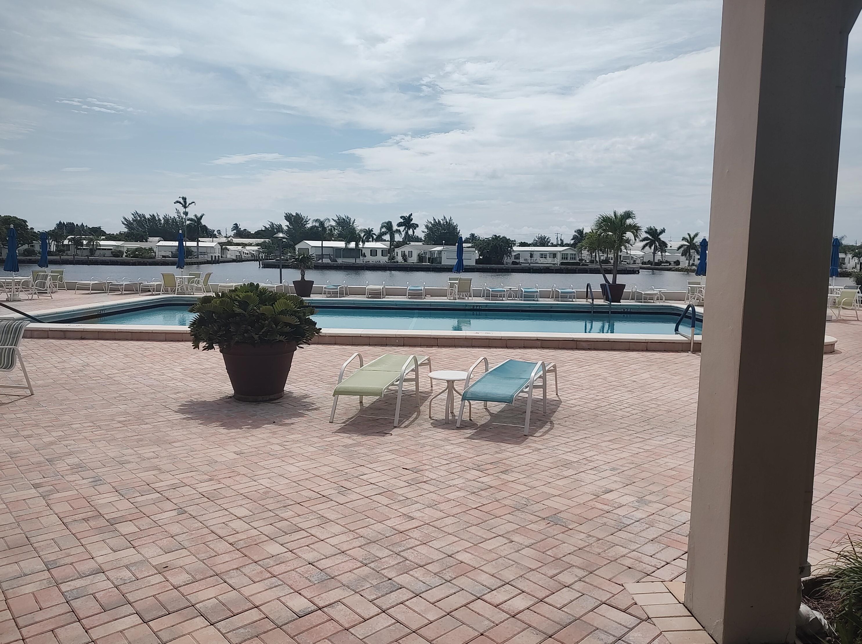 2006 Federal Hwy, Boynton Beach FL  33435-6960 exterior