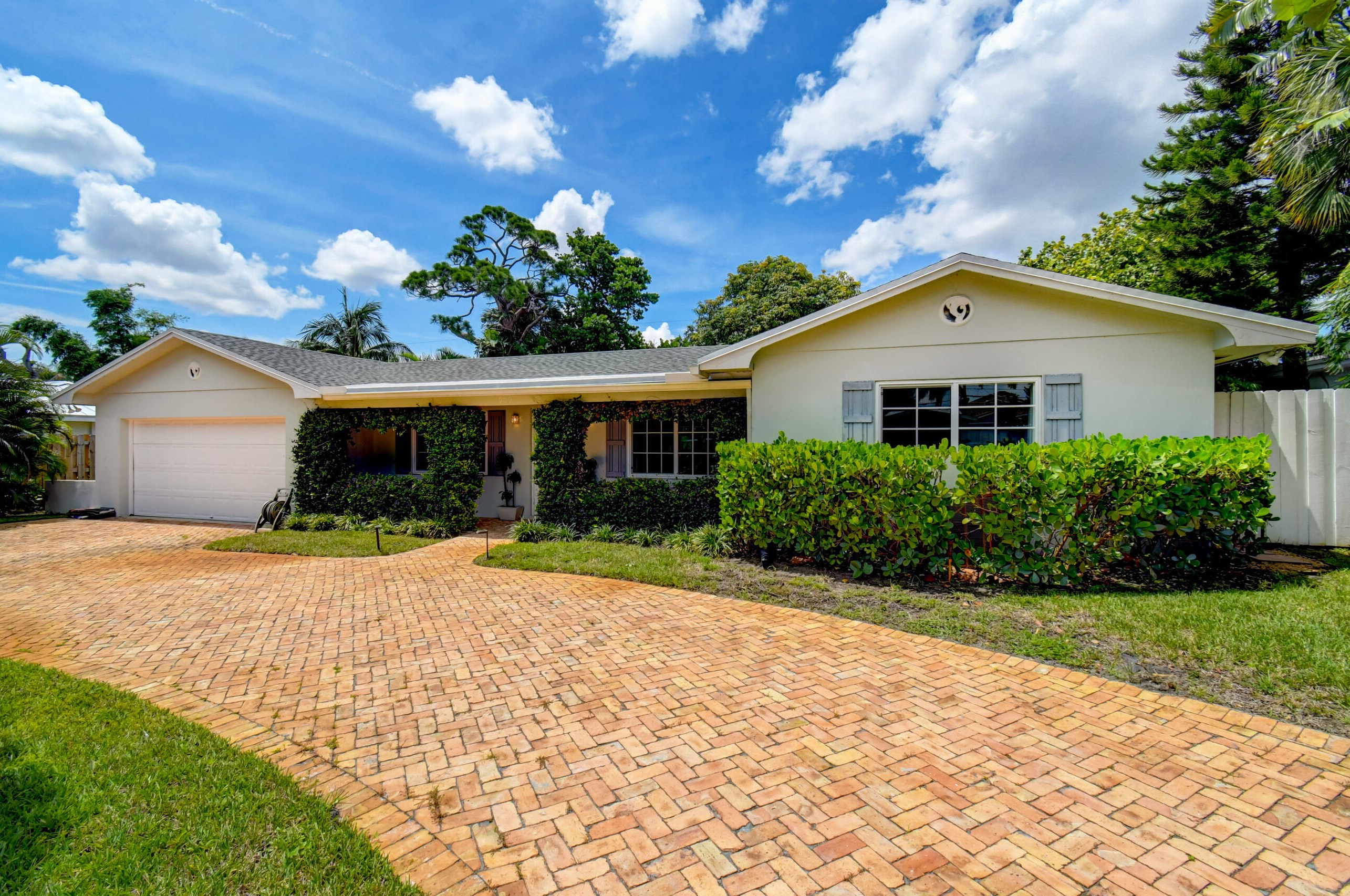 909 27th Ter, Boynton Beach FL  33435-7913 exterior