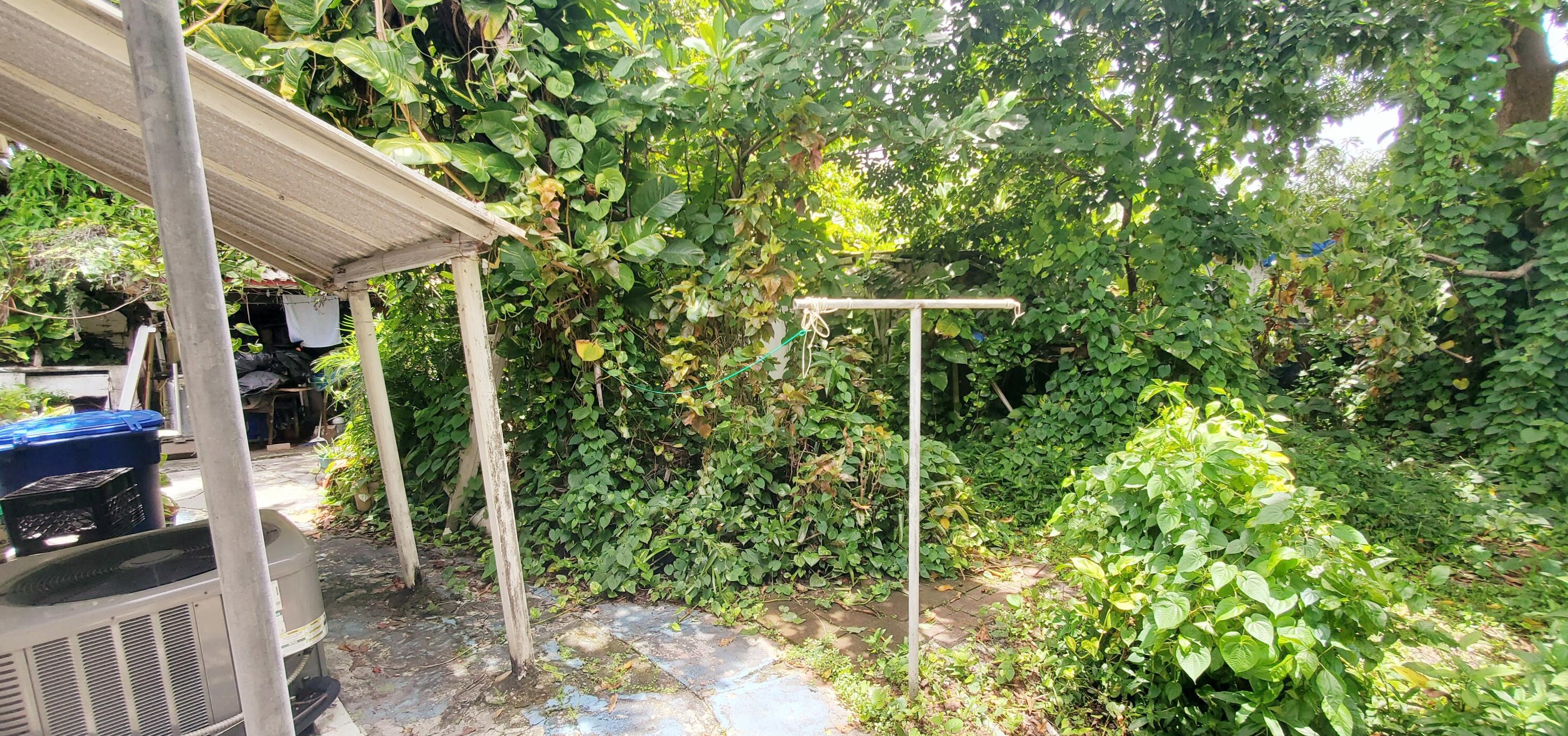 2620 205 St, Miami FL 33056-1227 exterior