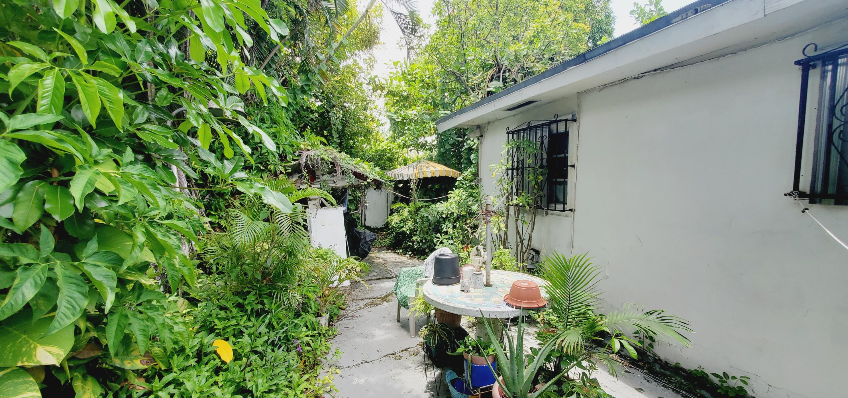 2620 205 St, Miami FL 33056-1227 exterior